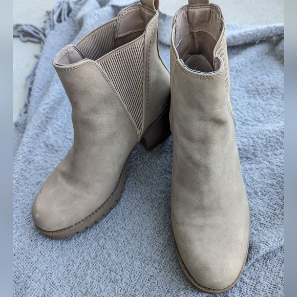 Mia Boots - Picture 8 of 9